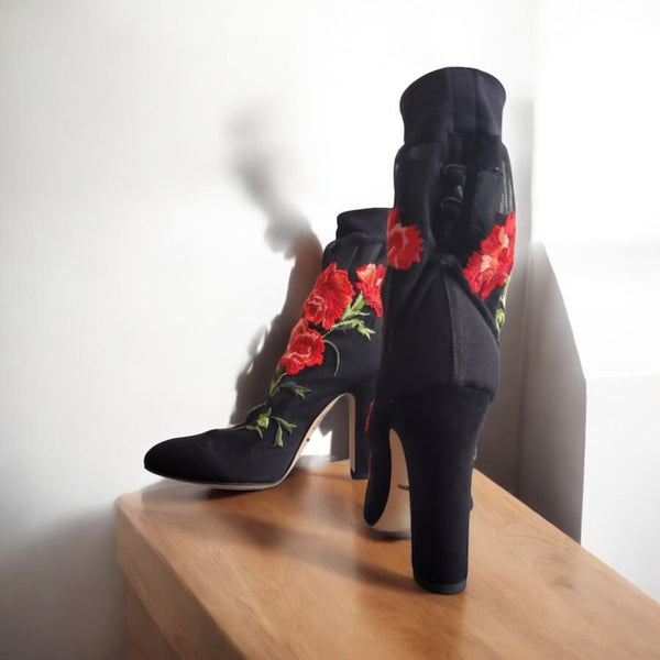 Vintage Dolce&Gabbana New embroidered floral sock black pumps/ankle booties